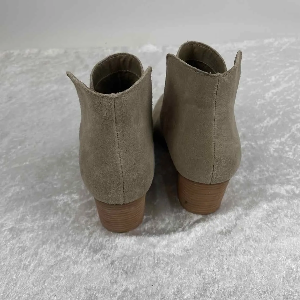 Dolce Vita Women Size 9 Beige Leather Slip Ons Boots
