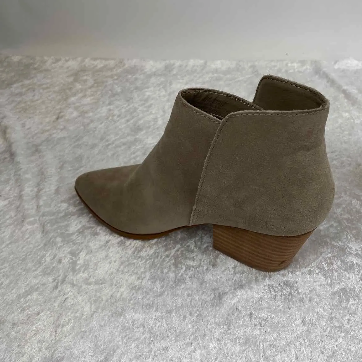 Dolce Vita Women Size 9 Beige Leather Slip Ons Boots