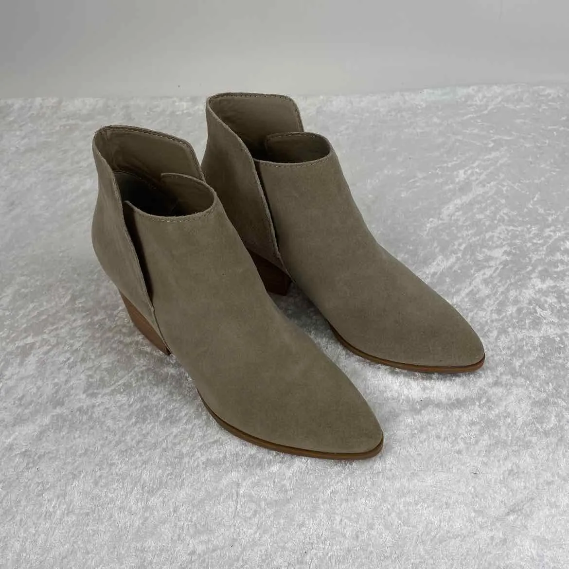 Dolce Vita Women Size 9 Beige Leather Slip Ons Boots